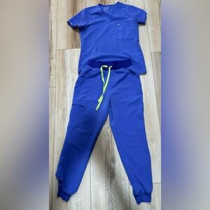 FIGS blueberry XS top and S jogger bottom